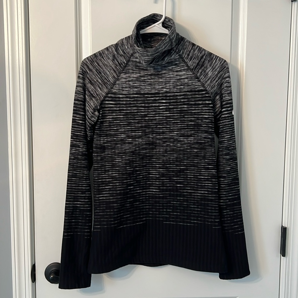 Nike fleece turtleneck. Size M.